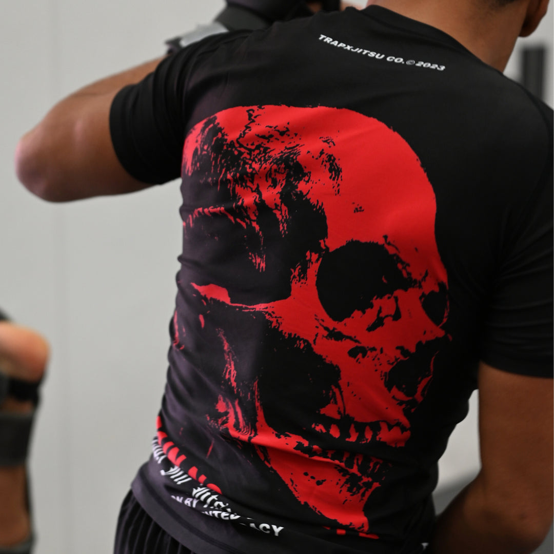 RED SKULL SHORT SLEEVE RASHGUARD - BLACK