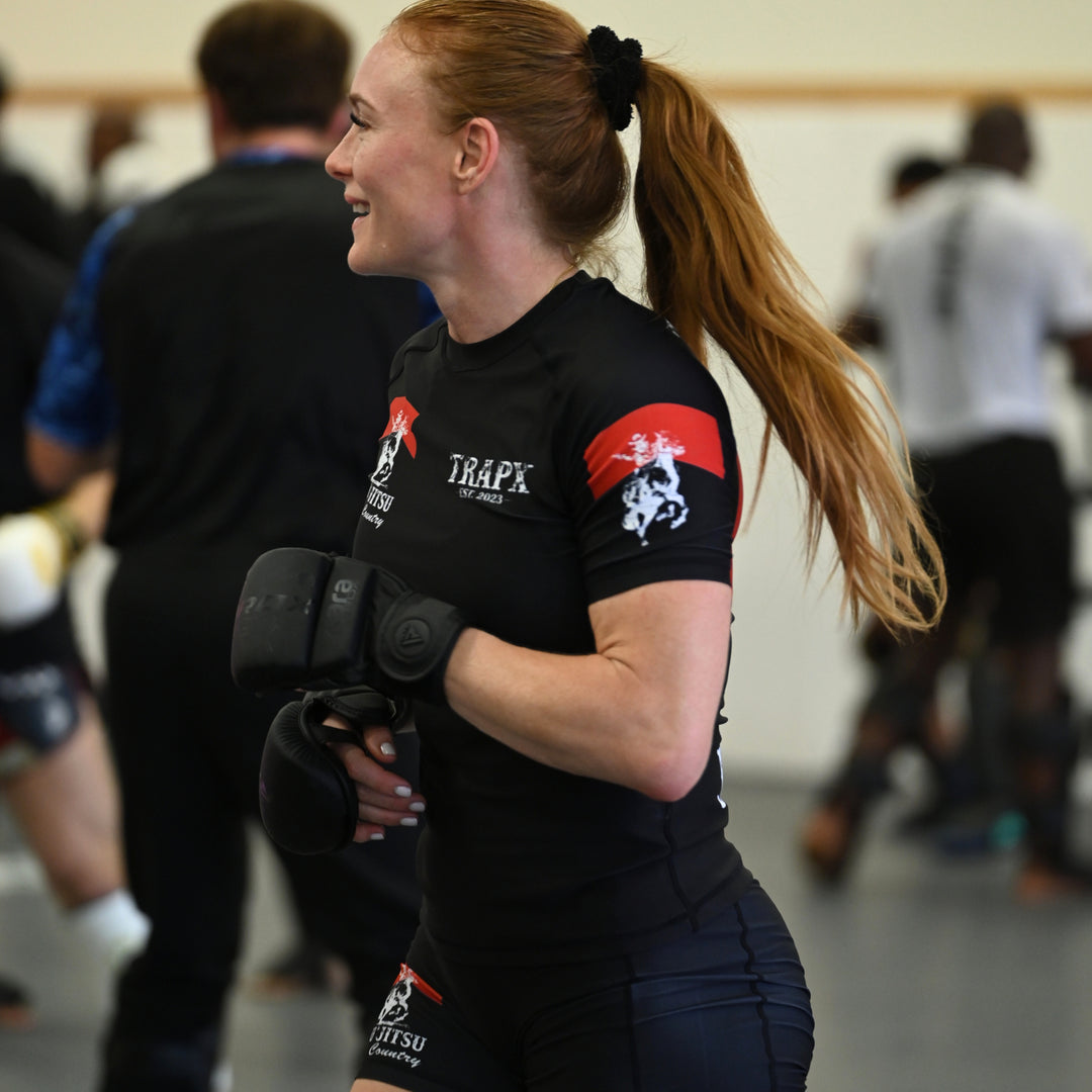FRONTIER WOMEN'S SHORT SLEEVE RASHGUARD - BLACK