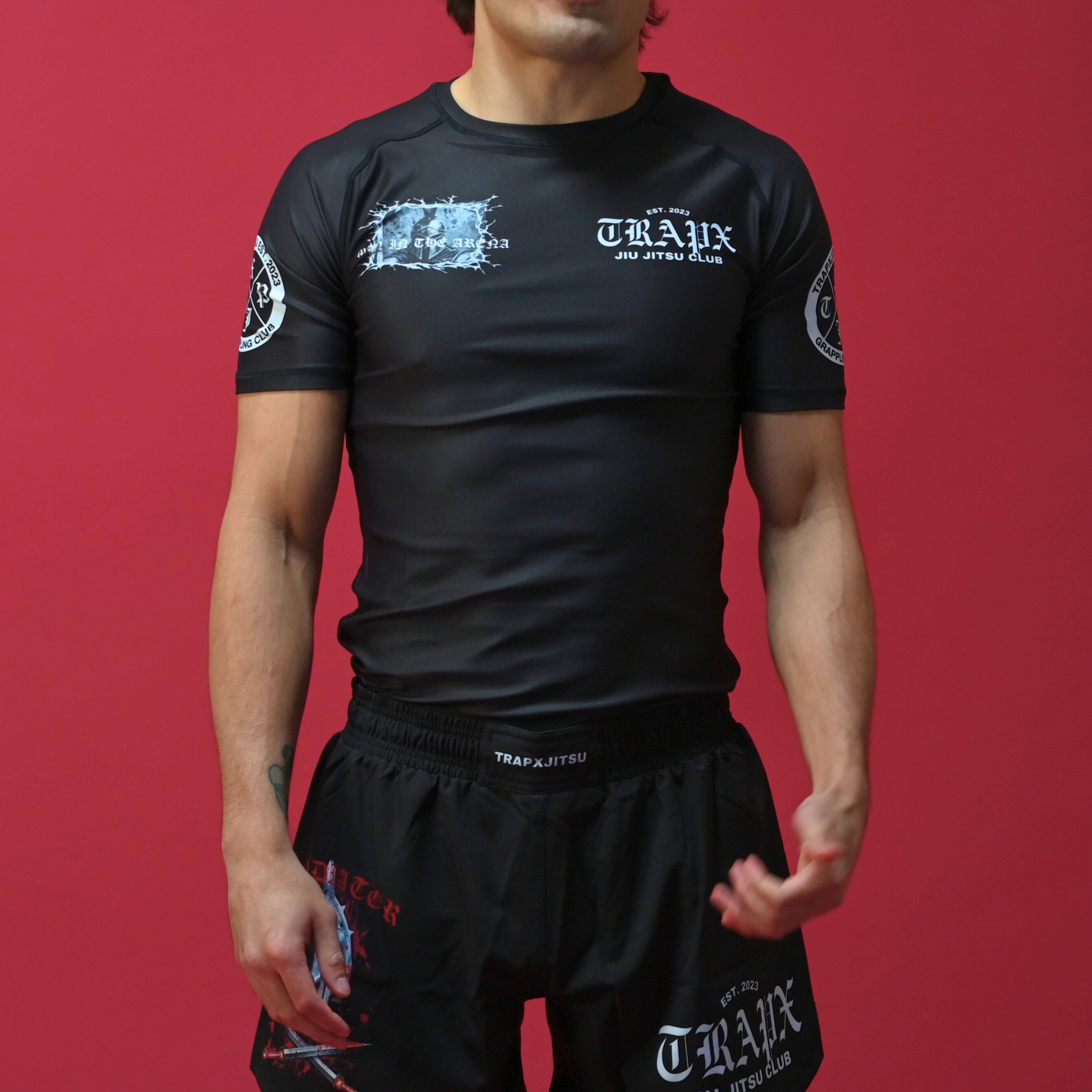 MAN IN THE ARENA SHORT SLEEVE RASHGUARD - BLACK – TrapxJitsu