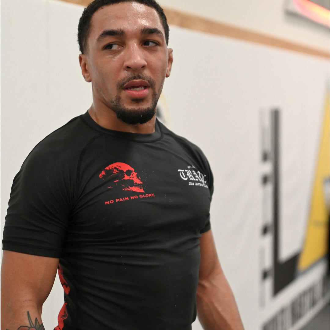 RED SKULL SHORT SLEEVE RASHGUARD - BLACK