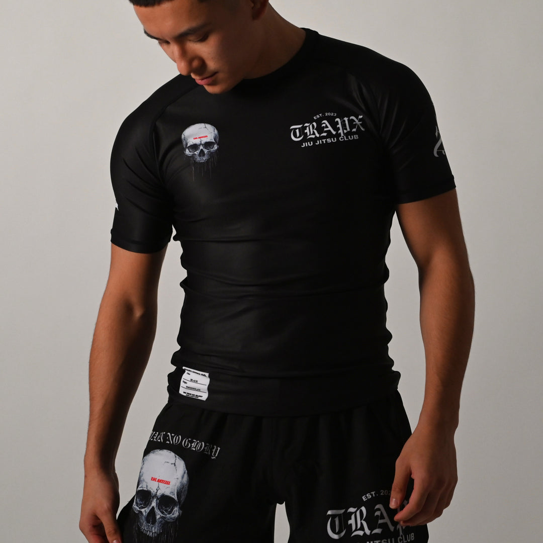 NO PAIN NO GLORY SHORT SLEEVE RASHGUARD - BLACK