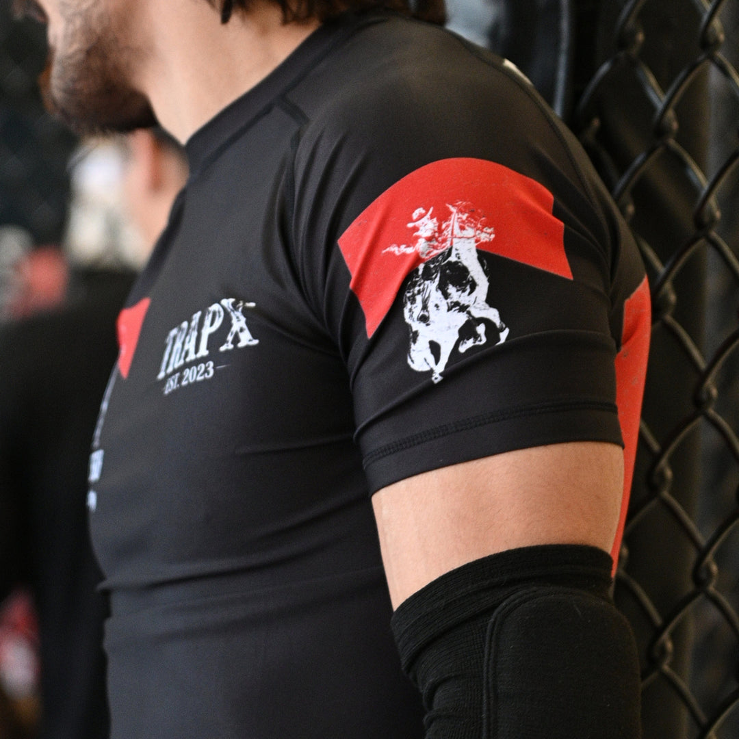 FRONTIER SHORT SLEEVE RASHGUARD - BLACK