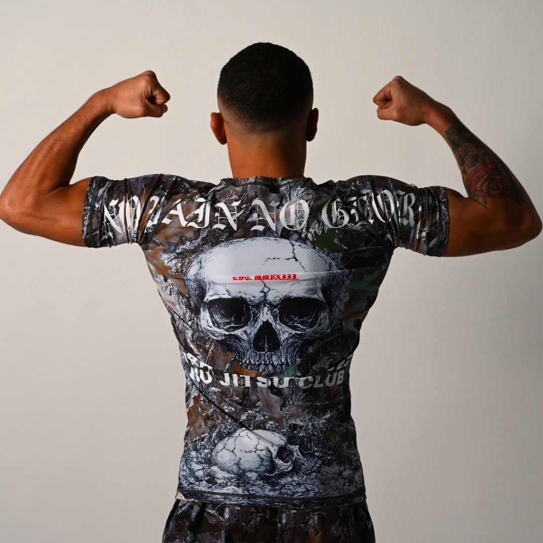 NO PAIN NO GLORY SHORT SLEEVE RASHGUARD - CAMO