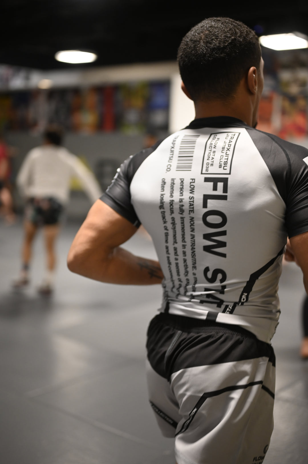 FLOW STATE SHORT SLEEVE RASHGUARD - GRAY